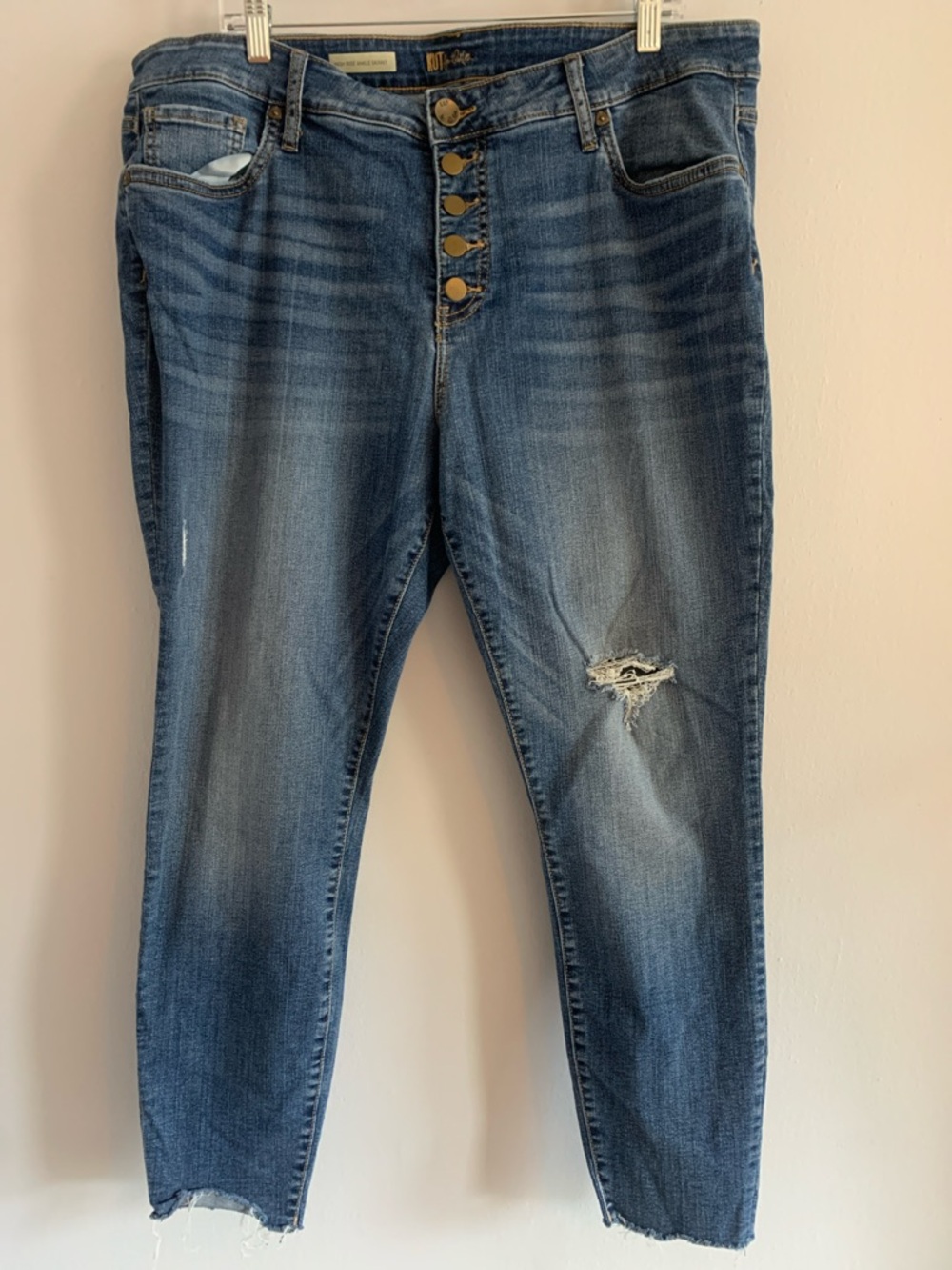KUT FROM THE KLOTH Distressed Boyfriend Jeans in Blue
